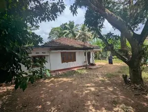 Kadawatha Ranmuthugala Sale in House with Land Kandy Main Road Only100