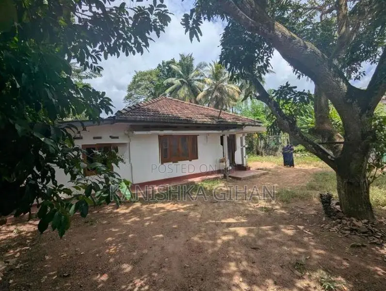 Kadawatha Ranmuthugala Sale in House with Land Kandy Main Road Only100