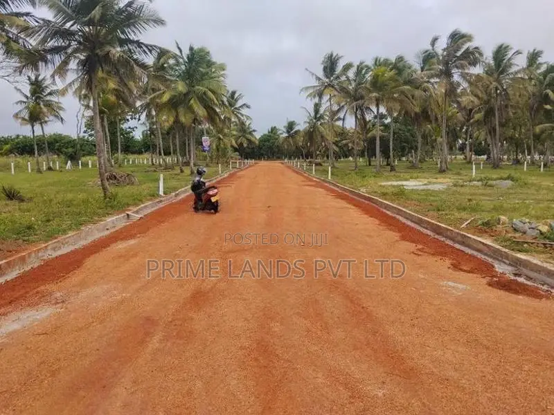 නාච්චාදූව නගරයට නුදුරින් සින්නක්කර බිම්කොටස්