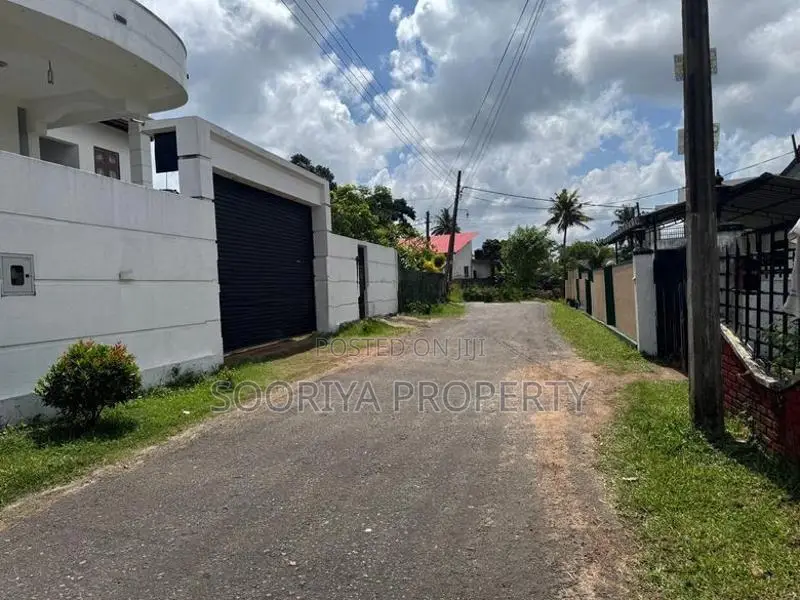 නගරයට ආසන්නව පදිංචියට සුදුසු ඉඩමක් විකිණීමට - Piliyandala