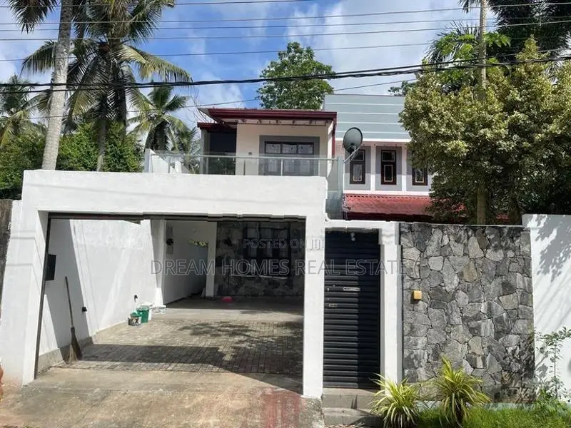 Luxury 4-Bedroom Solar Income Generating House for Sale – Athurugiriya