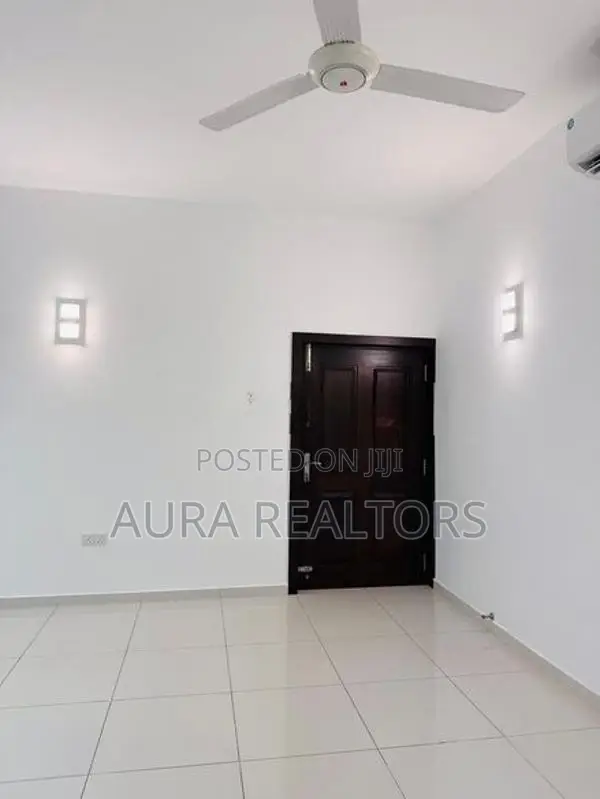 3 Bedrooms Unfurnished Apartment For sale in Colombo 05 (P-121)