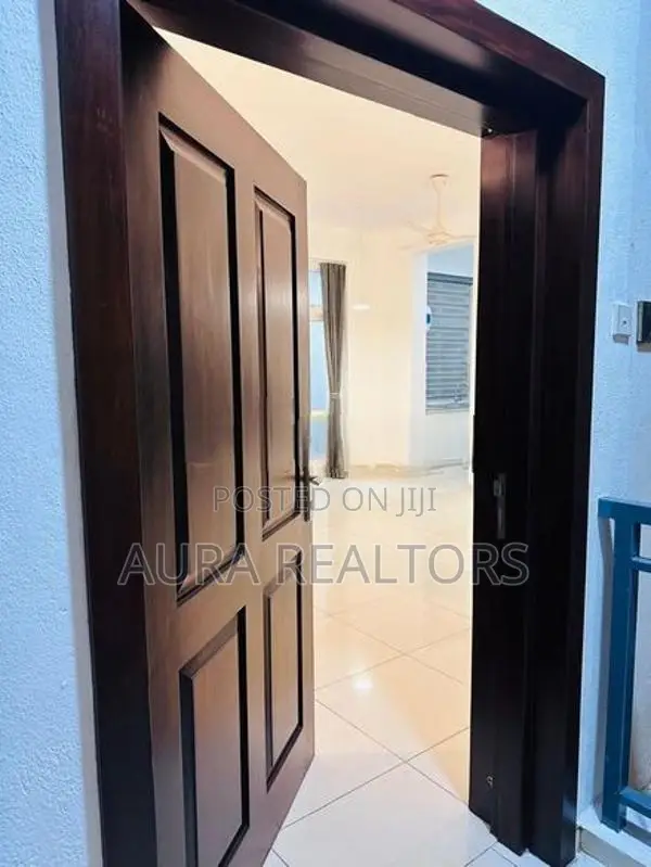 3 Bedrooms Unfurnished Apartment For sale in Colombo 05 (P-121)