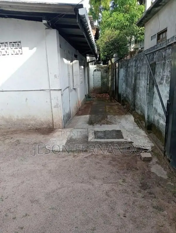 Land with a House for Sale in Colombo 15