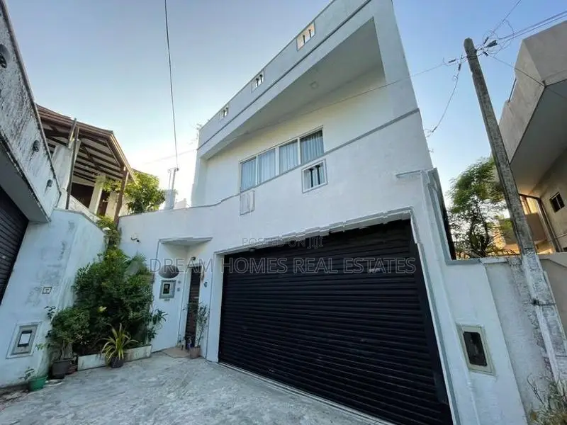 Modern 3-Storey House Sale Pannipitiya