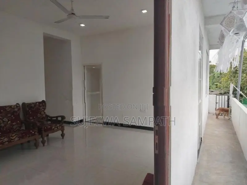 1,250 Sq. Ft. Upstairs House for Rent in Boralla