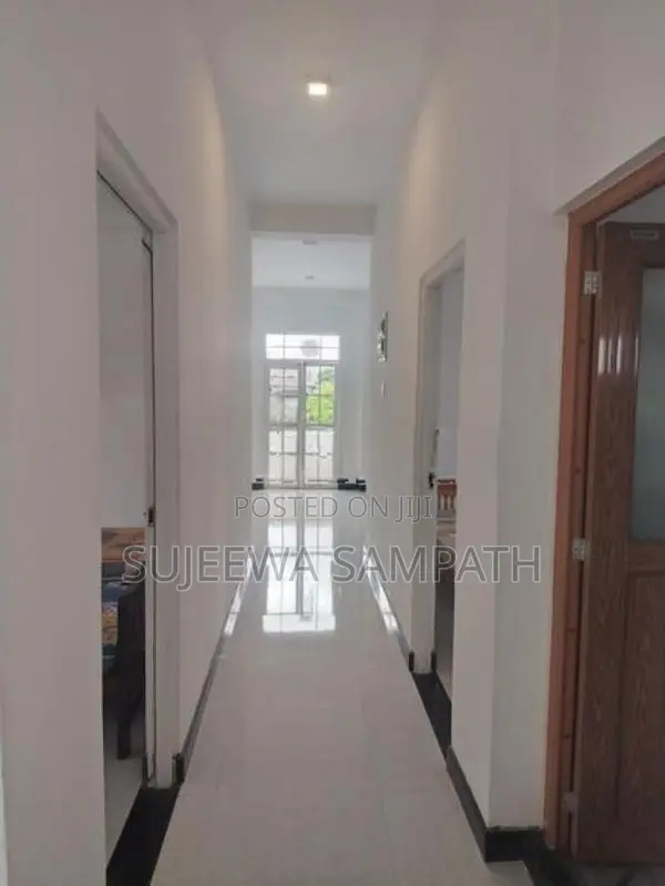 1,250 Sq. Ft. Upstairs House for Rent in Boralla