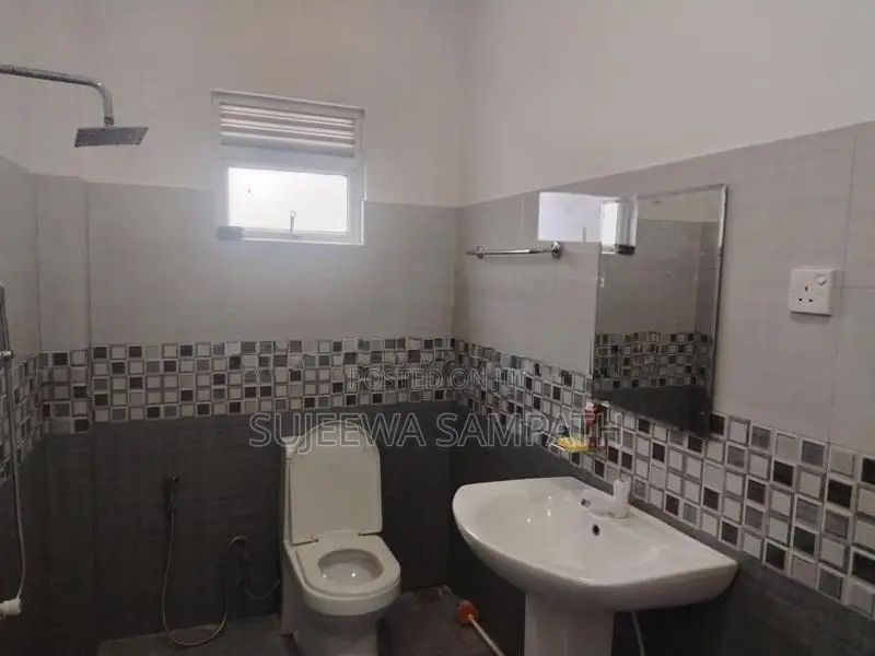 1,250 Sq. Ft. Upstairs House for Rent in Boralla