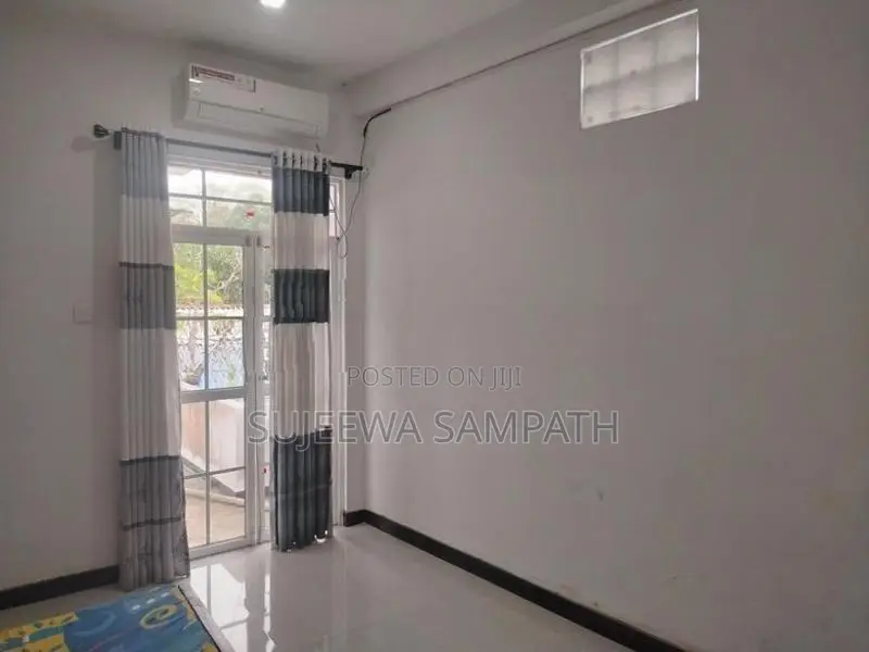 1,250 Sq. Ft. Upstairs House for Rent in Boralla