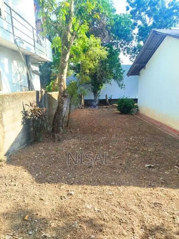 18.3P Land with House, 650m to Piliyandala Town