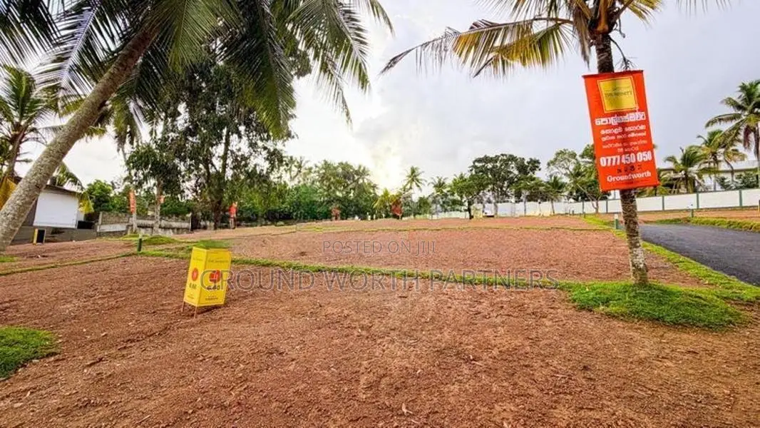 පොල්ගස්ඕවිටෙන් අගනා බිම් කොටස් විකිණීමට