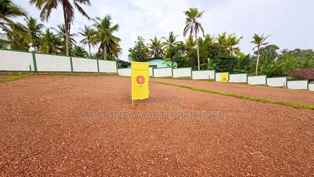 පොල්ගස්ඕවිටෙන් අගනා බිම් කොටස් විකිණීමට