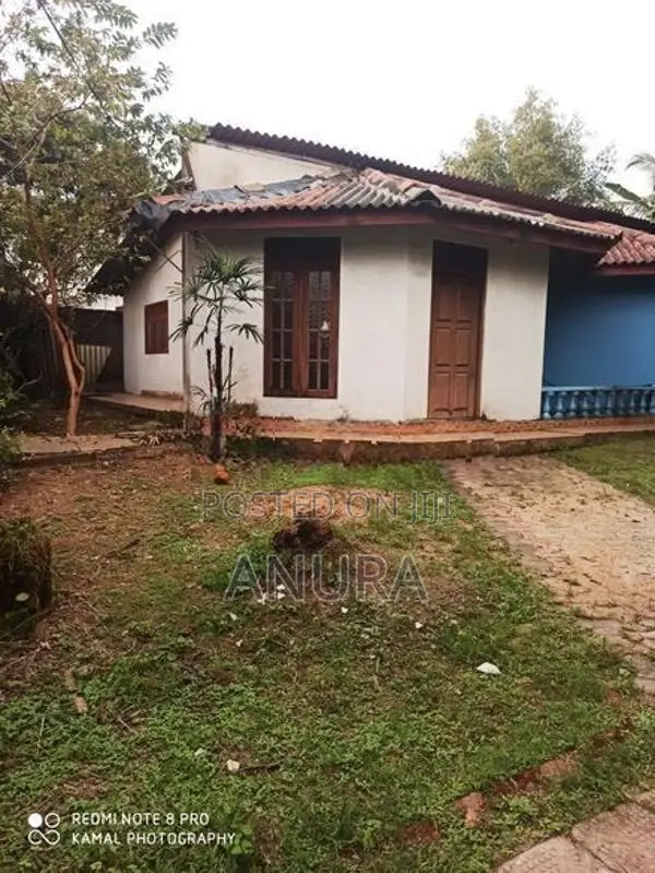 Prime Land with House in Kadawatha for Sale