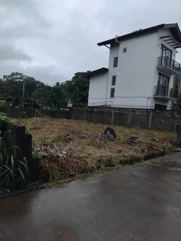කිරිබත්ගොඩ ටවුමේ ගැමුණු මාවතෙන් පර්චස් 10.20 ඉඩම