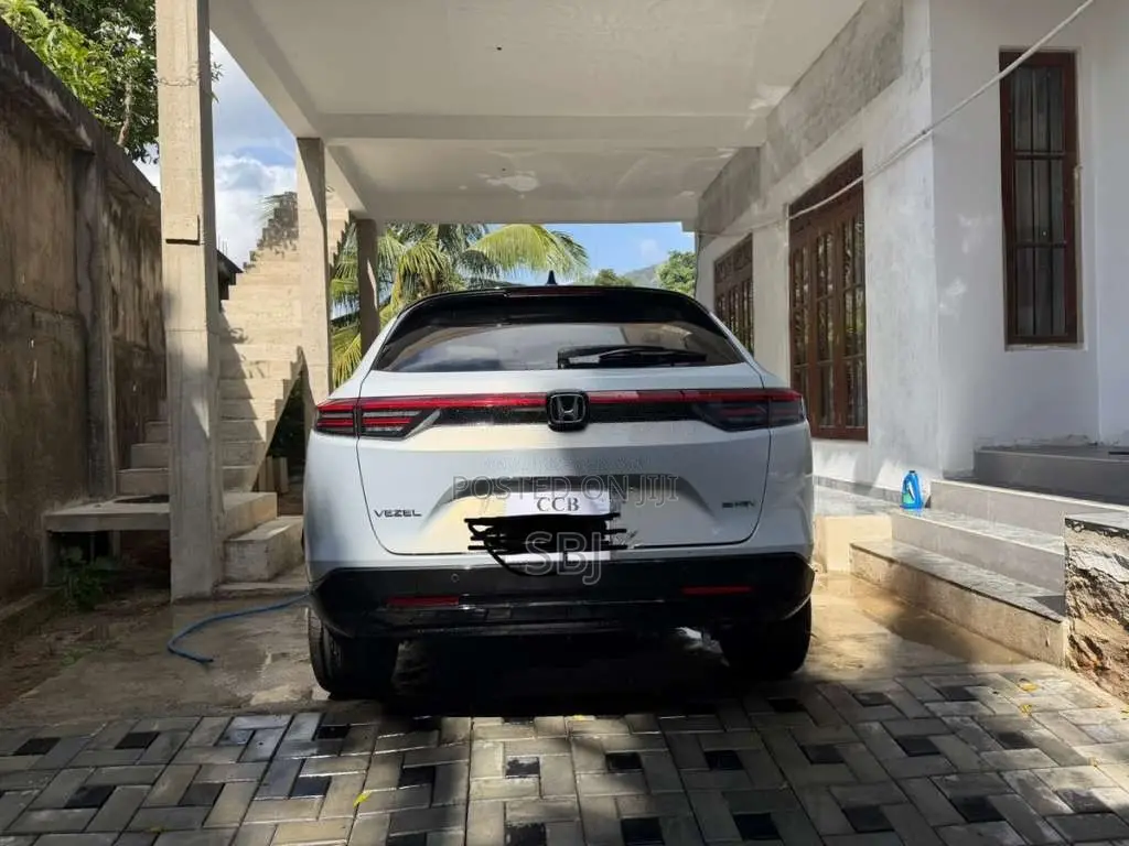 Honda Vezel Z Play 2026 SUV (Used)