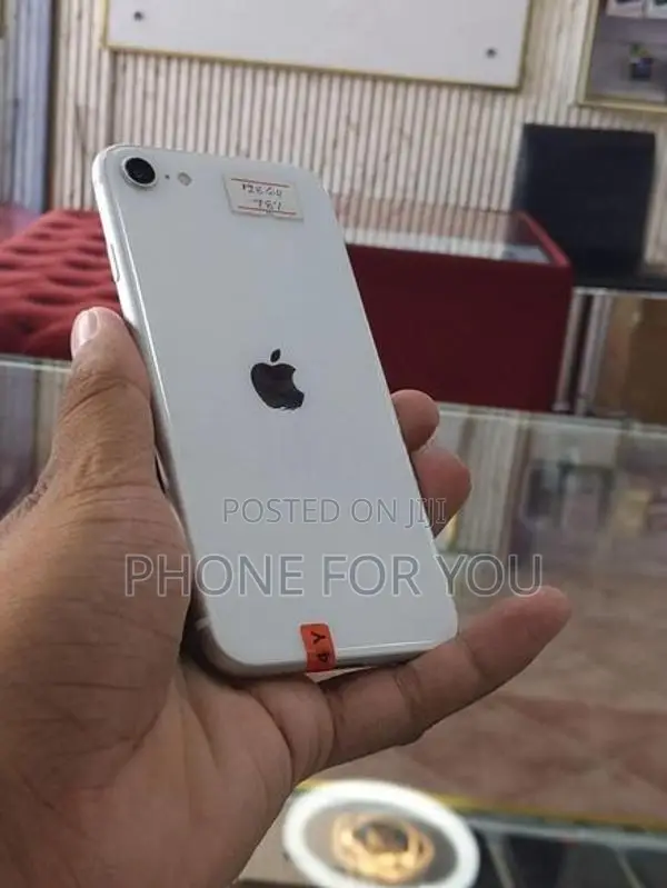 Apple iPhone SE 2 (Used)