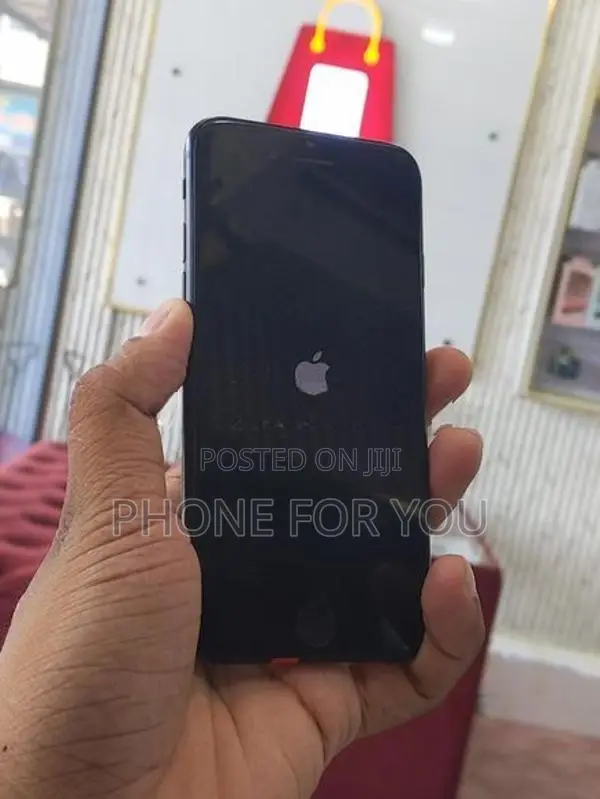 Apple iPhone SE 2 (Used)