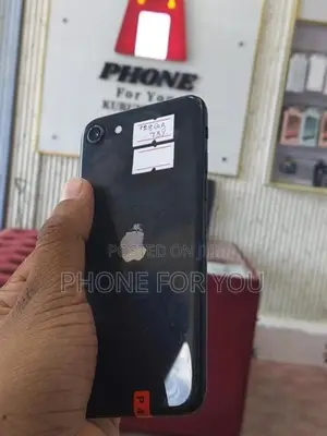 Apple iPhone SE 2 (Used)