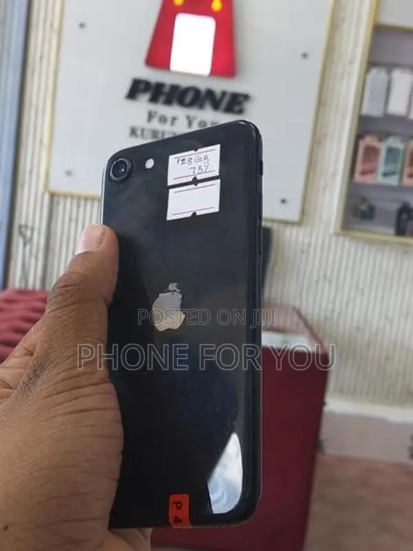 Apple iPhone SE 2 (Used)