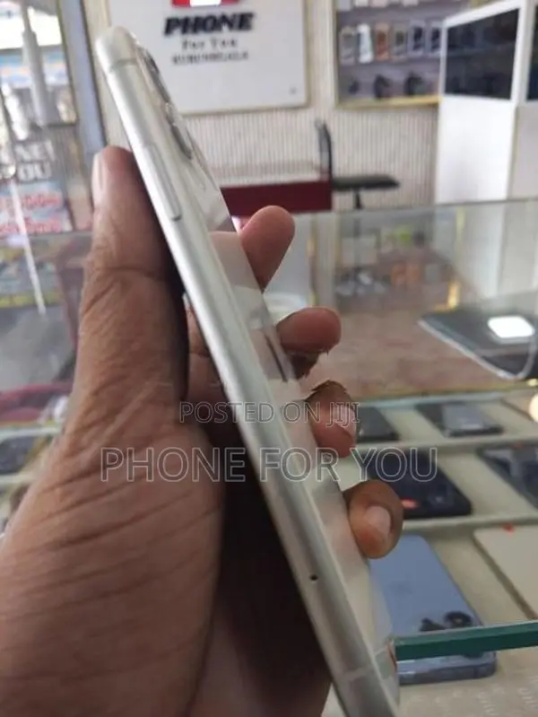 Apple iPhone 11 (Used)