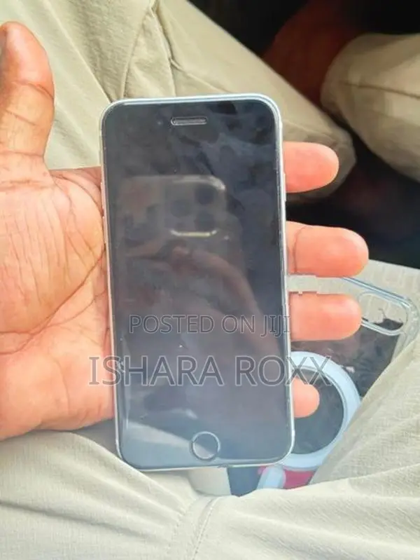 Apple iPhone SE 2 i phone se2 (Used)