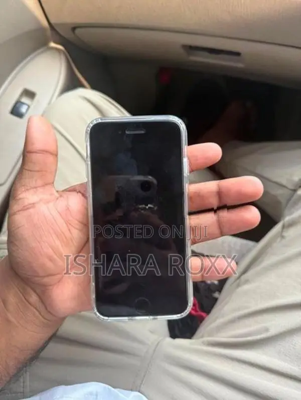 Apple iPhone SE 2 i phone se2 (Used)