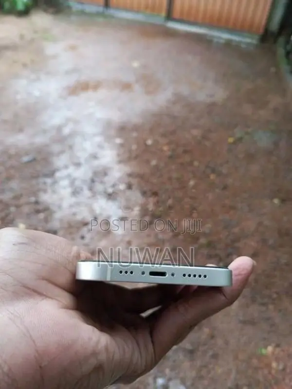 Apple iPhone 13 (Used)