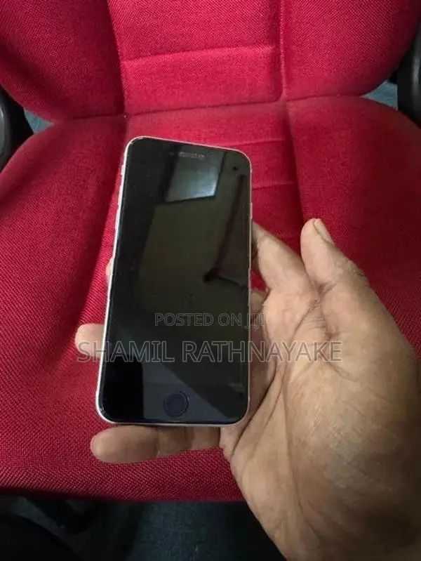 Apple iPhone SE 2 (Used)