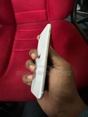 Apple iPhone SE 2 (Used)
