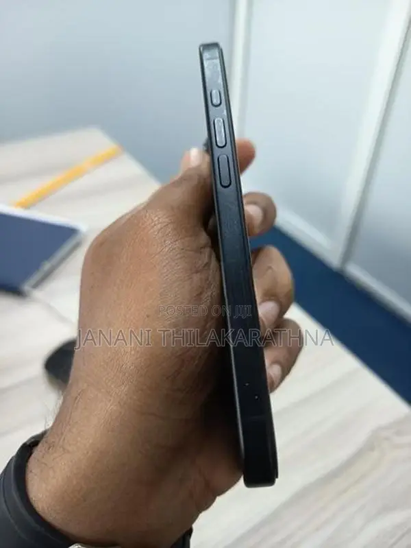 Apple iPhone 16 Used (Used)