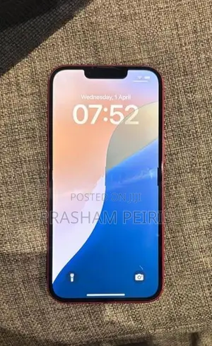 Apple iPhone 13 Red (Used)