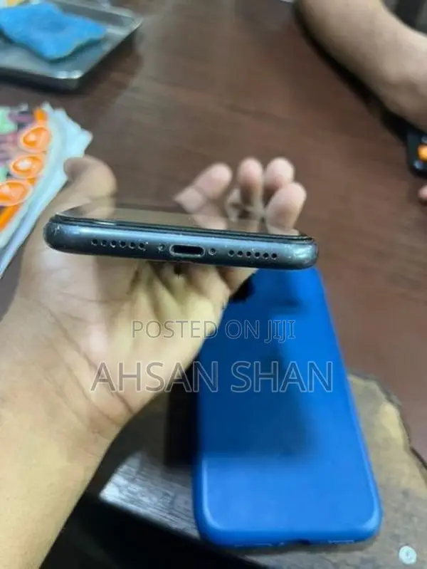 Apple iPhone 11 (Used)