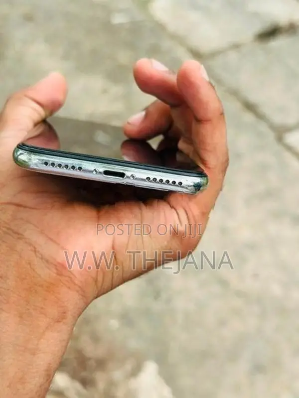 Apple iPhone X (Used)