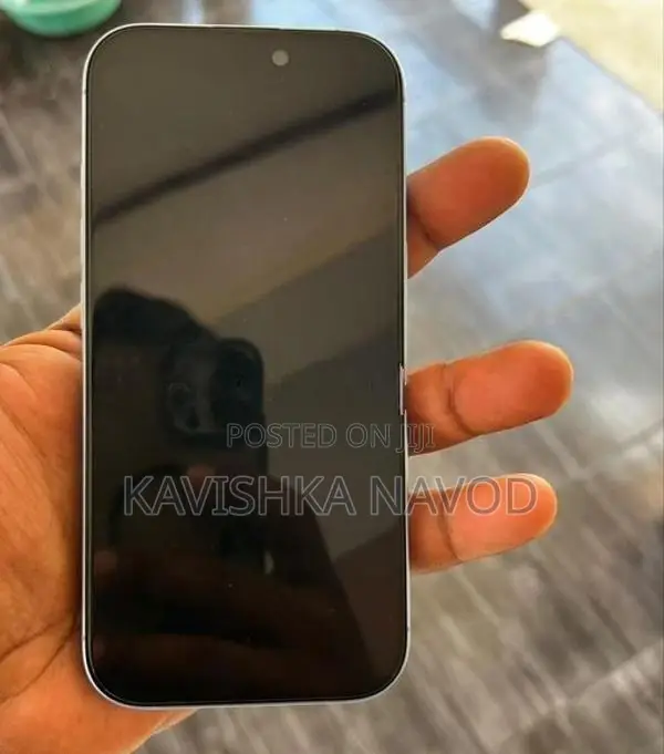 Apple iPhone 17 (Used)