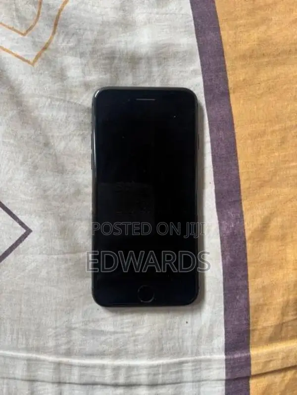 Apple iPhone 8 (Used)