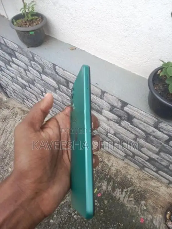 Moto G04s (Used)