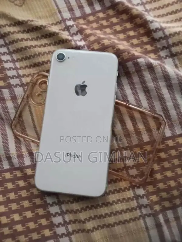 Apple iPhone 8 (Used)
