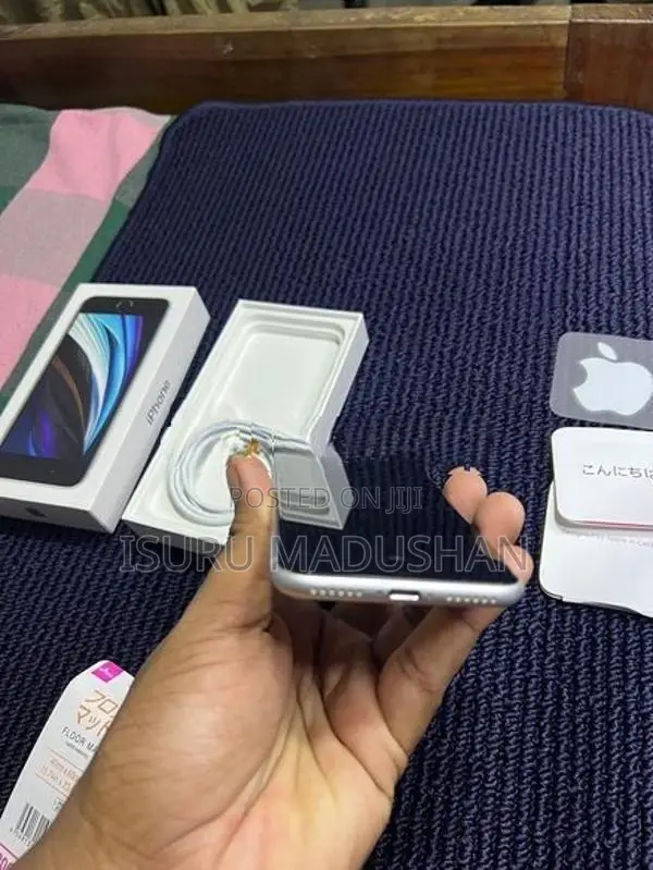 Apple iPhone SE 2 128GB (Used)