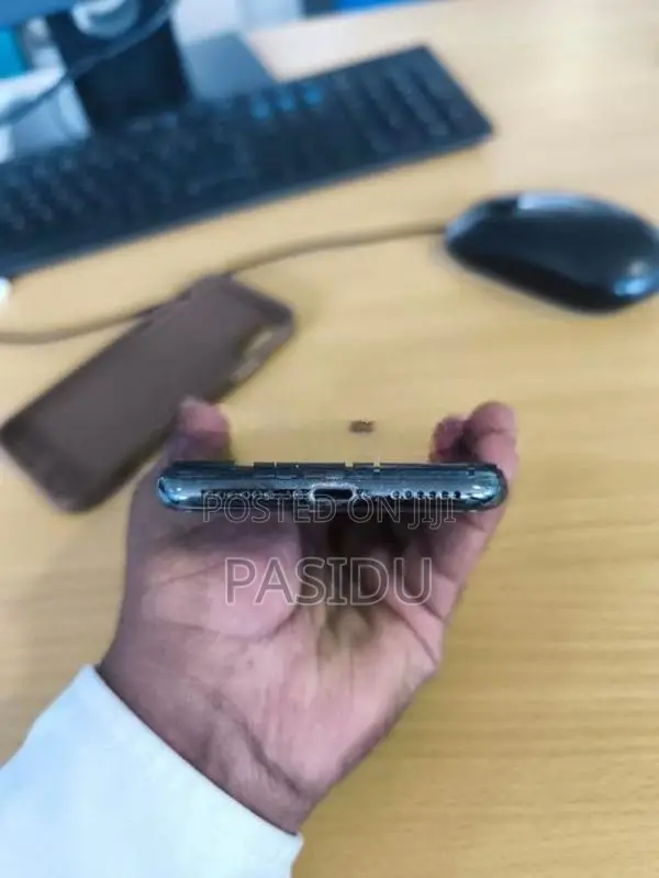Apple iPhone X (Used)