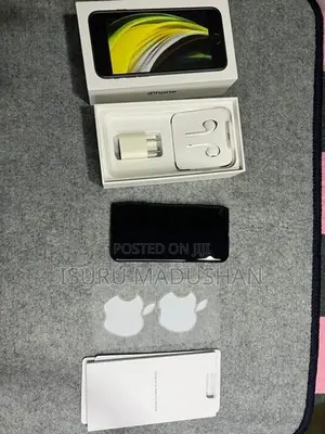 Apple iPhone SE 2 (Used)