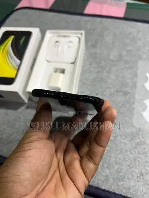 Apple iPhone SE 2 (Used)