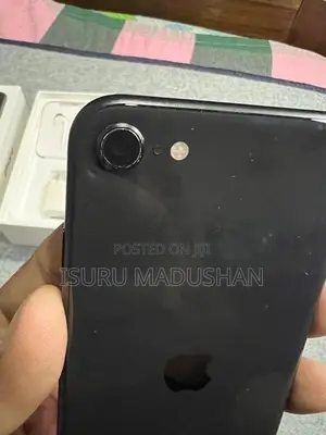 Apple iPhone SE 2 (Used)