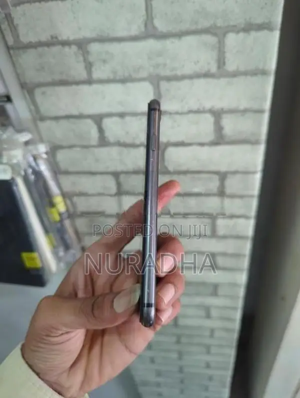 Apple iPhone 8 64 GB (Used)