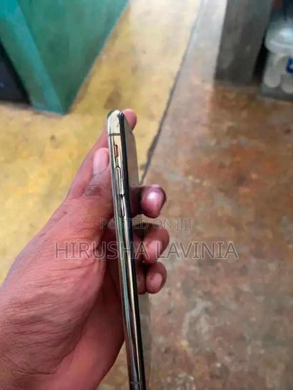 Apple iPhone XS (Used)