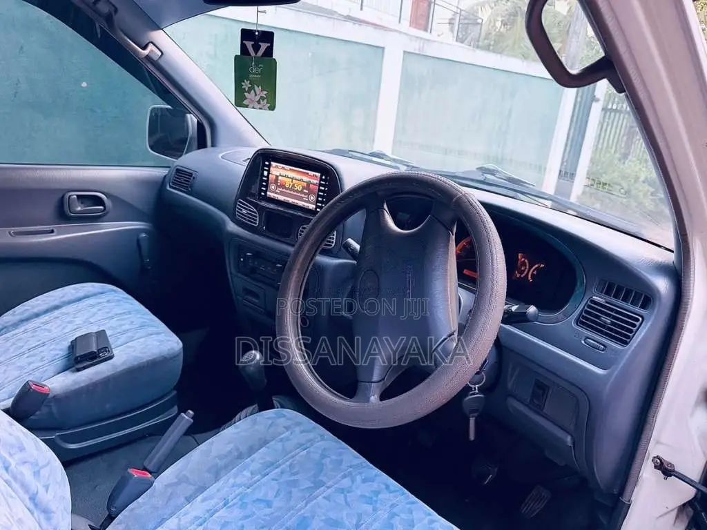 Toyota TownAce Noah 1999 Van (Used)