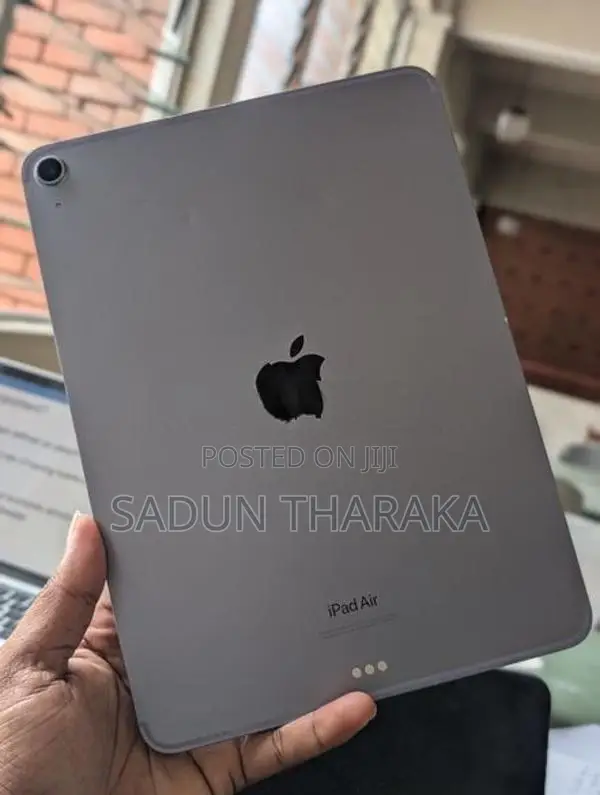 Ipad Air 5 cellular with magic keyboard