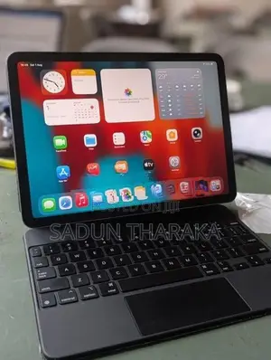 Ipad Air 5 cellular with magic keyboard