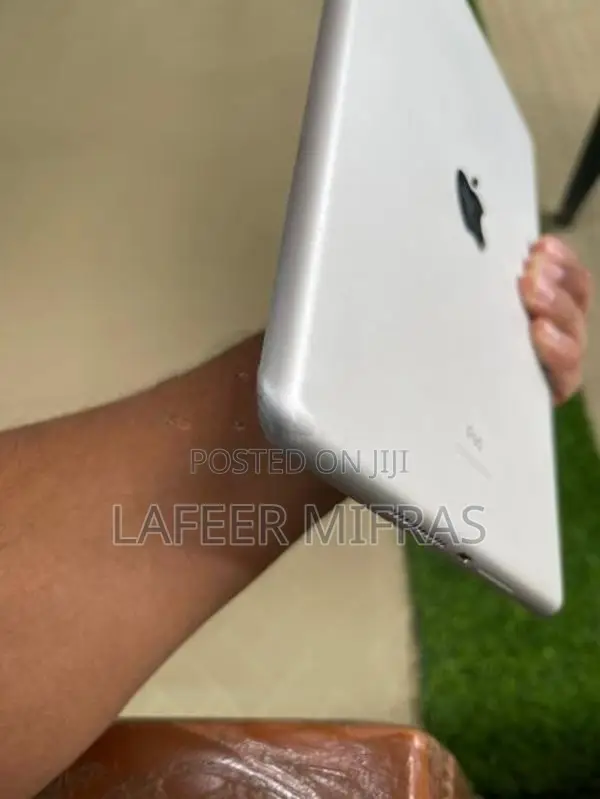 Apple iPad 7th Gen 128GB (Used)