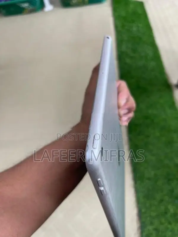 Apple iPad 7th Gen 128GB (Used)