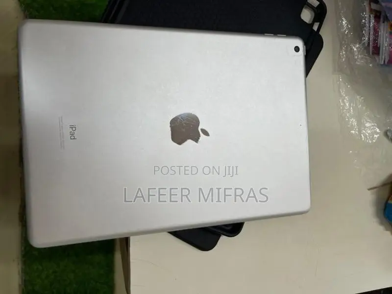 Apple iPad 7th Gen 128GB (Used)